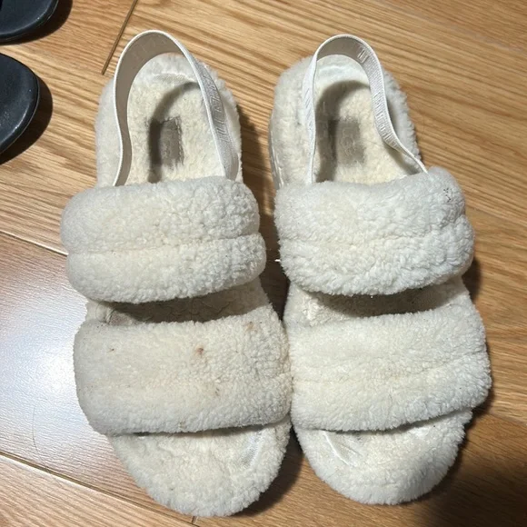 Ugg slippers - Picture 1 of 3